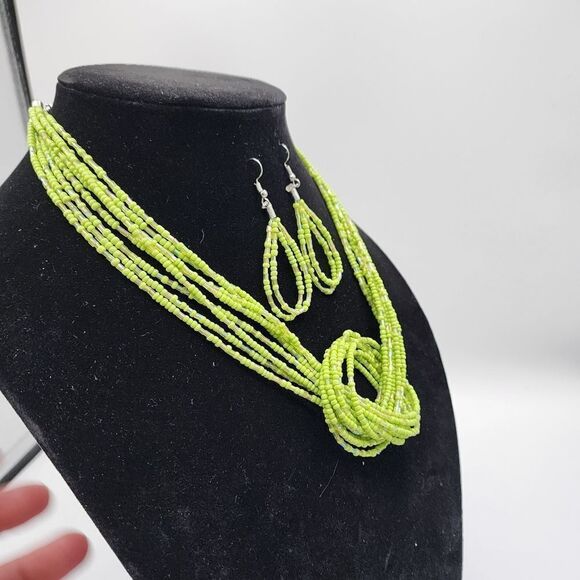 Green multistrand necklace & earrings - Picture 2 of 3